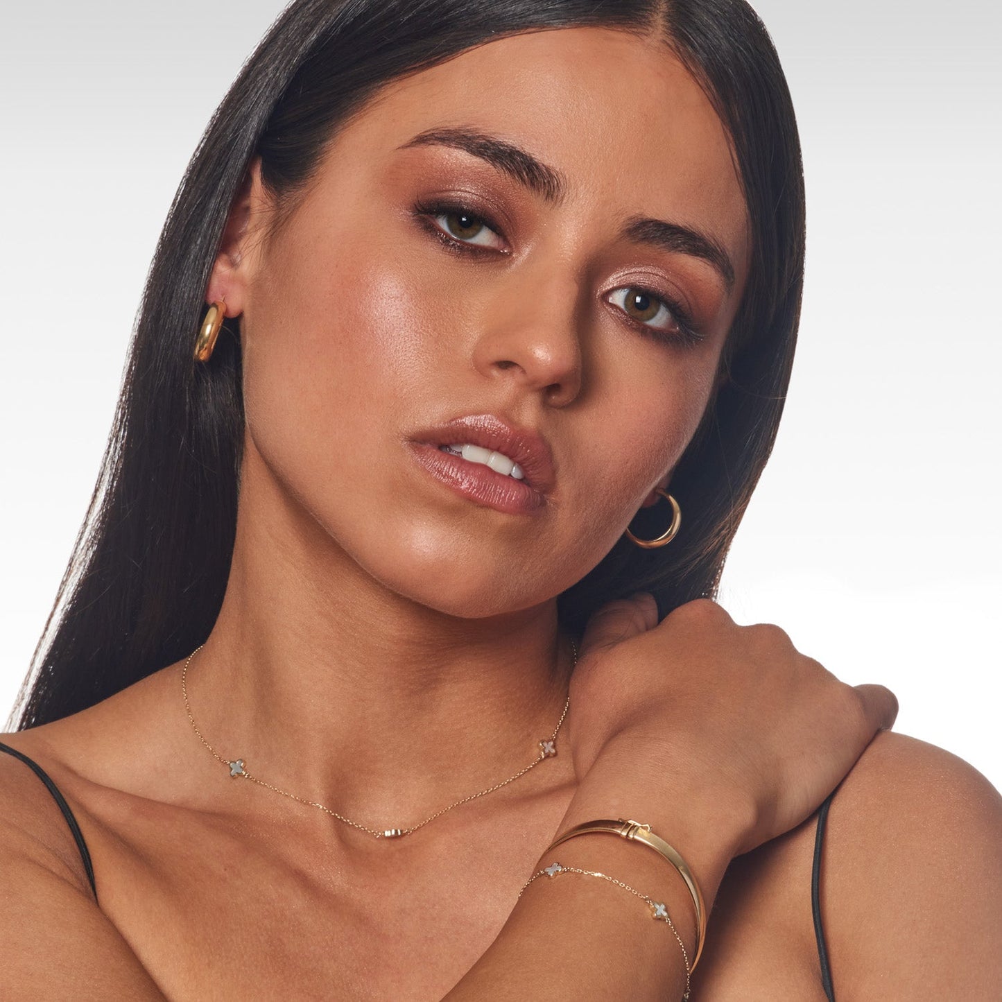 9K Yellow Gold 3 Mother-of-Pearl Petal Bracelet 19 cm